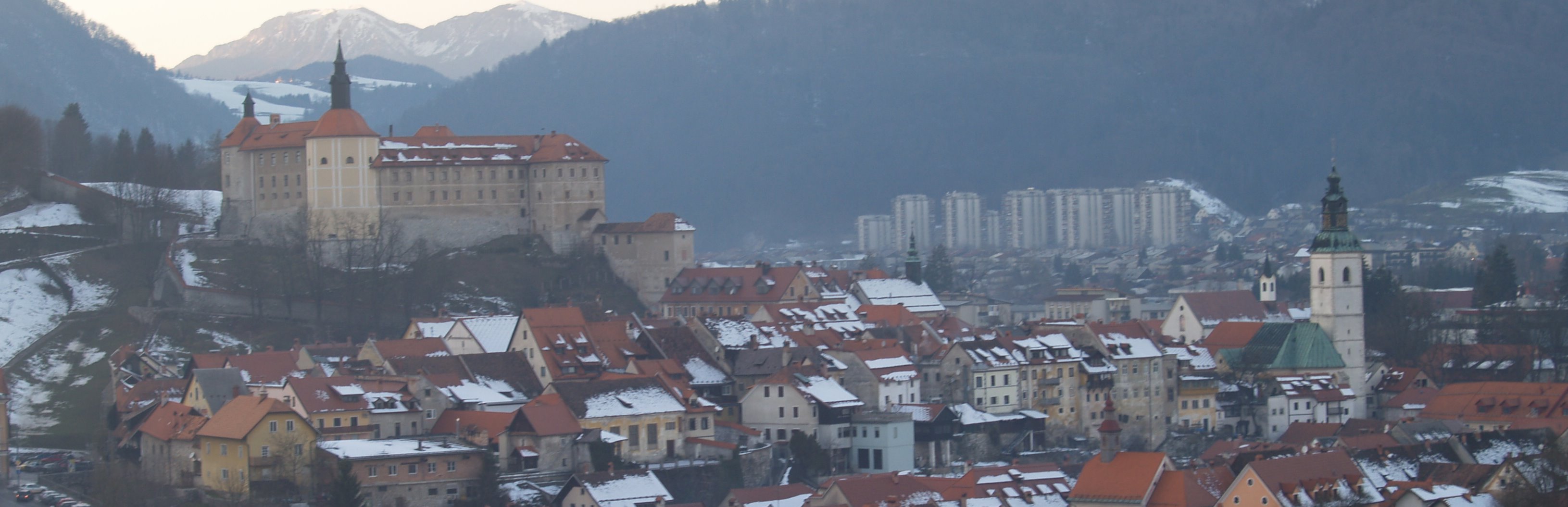 Pogled na &Scaron;kofjo Loko s Hribca 2007